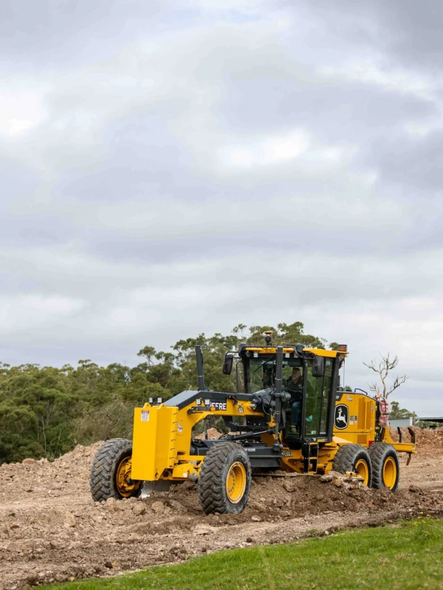 SmartGrade™ = precision made simple✅ 

No masts. No cables. Just integrated tech that helps you grade faster and smarter.

👉 Which would you choose to grade with? Grader or Tracked Loader? Comment below!

#JohnDeere #SmartGrade #HeavyEquipment #ConstructionLife #Earthworks #MotorGrader #TrackedLoader #RDOEquipmentAustralia #JobsiteGoals #ConstructionTech