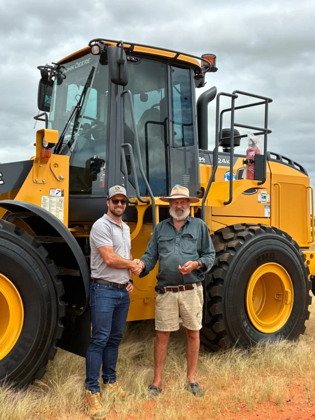 Delivery day in North West Queensland!👏 
Jeremy recently delivered a John Deere 724K Wheel Loader to a hardworking grazier in the Mount Isa region.

"Nothing beats seeing the excitement when we hand over the keys. This machine was out moving dirt within minutes of leaving the property!"

Proud to support producers across North West Queensland with reliable gear that keeps their operations moving.